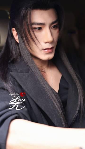 肖顺尧惊艳韩网!韩国网友狂赞《水龙吟》黑皮体育生造型,立体骨相被称撕漫男